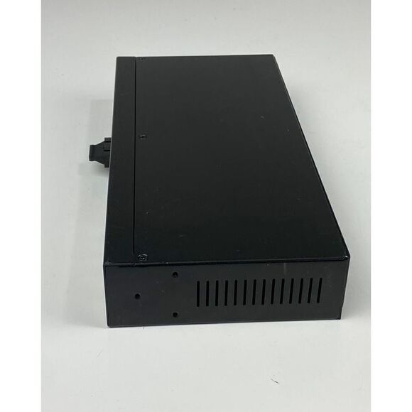 Managed 8 Port 10/100+1-Port 100Base FX Switch & Power Cord Black AO1530 - Picture 2 of 9